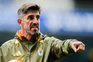 El entrenador del Oviedo Veljko Paunovic en una imagen de archivo. EFE/Paco Paredes