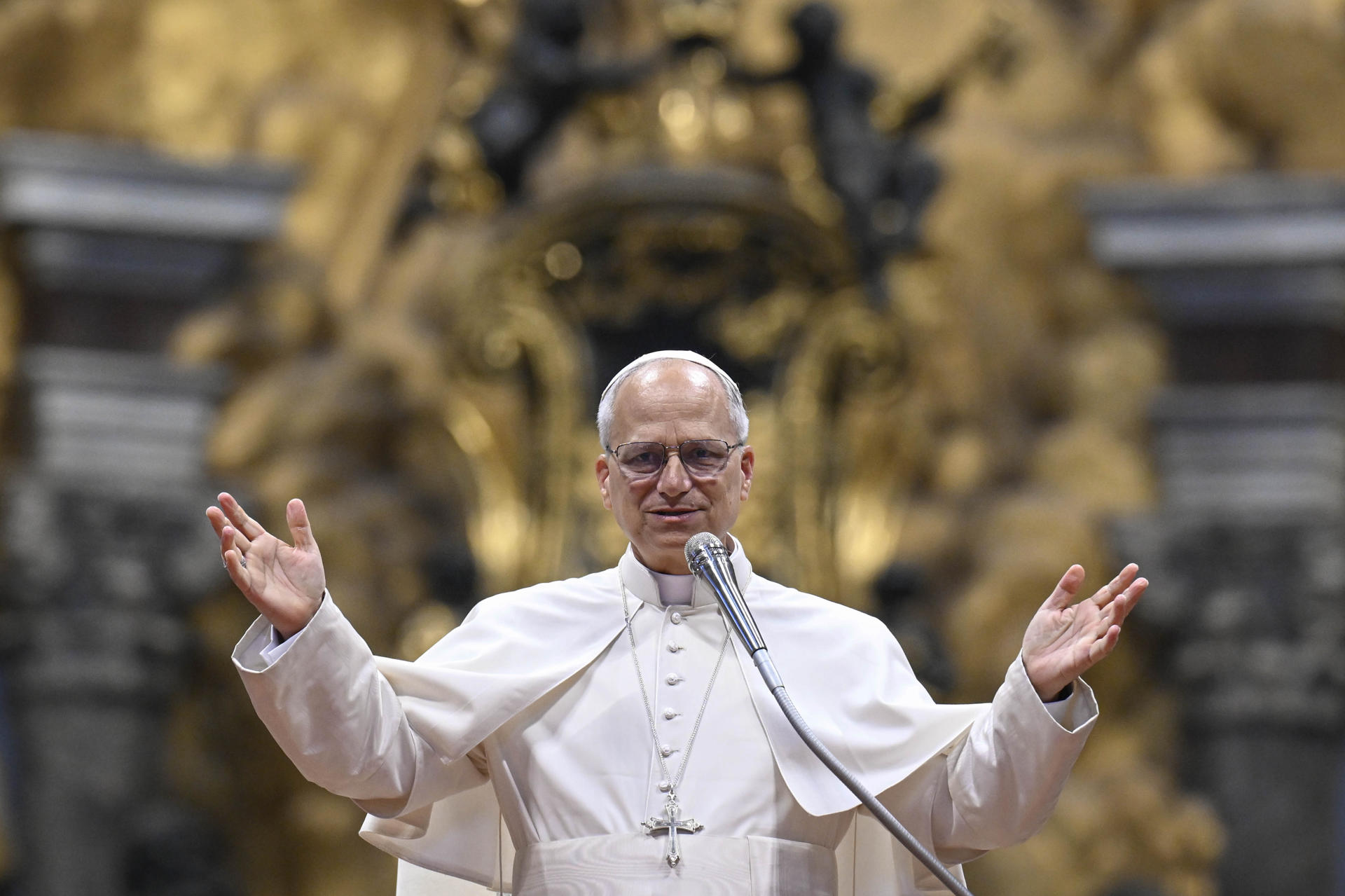 El papa León XIV afirmó que los obispos deben ser firmes y respetar las normas ante los casos de abusos, especialmente contra menores, en la meditación que les dedicó este miércoles en un acto en la basílica de San Pedro con ocasión de su Jubileo. EFE/ Matteo Pernaselci/ Dicasterio De La Comunicación Del Vaticano SOLO USO EDITORIAL/SOLO DISPONIBLE PARA ILUSTRAR LA NOTICIA QUE ACOMPAÑA (CRÉDITO OBLIGATORIO)