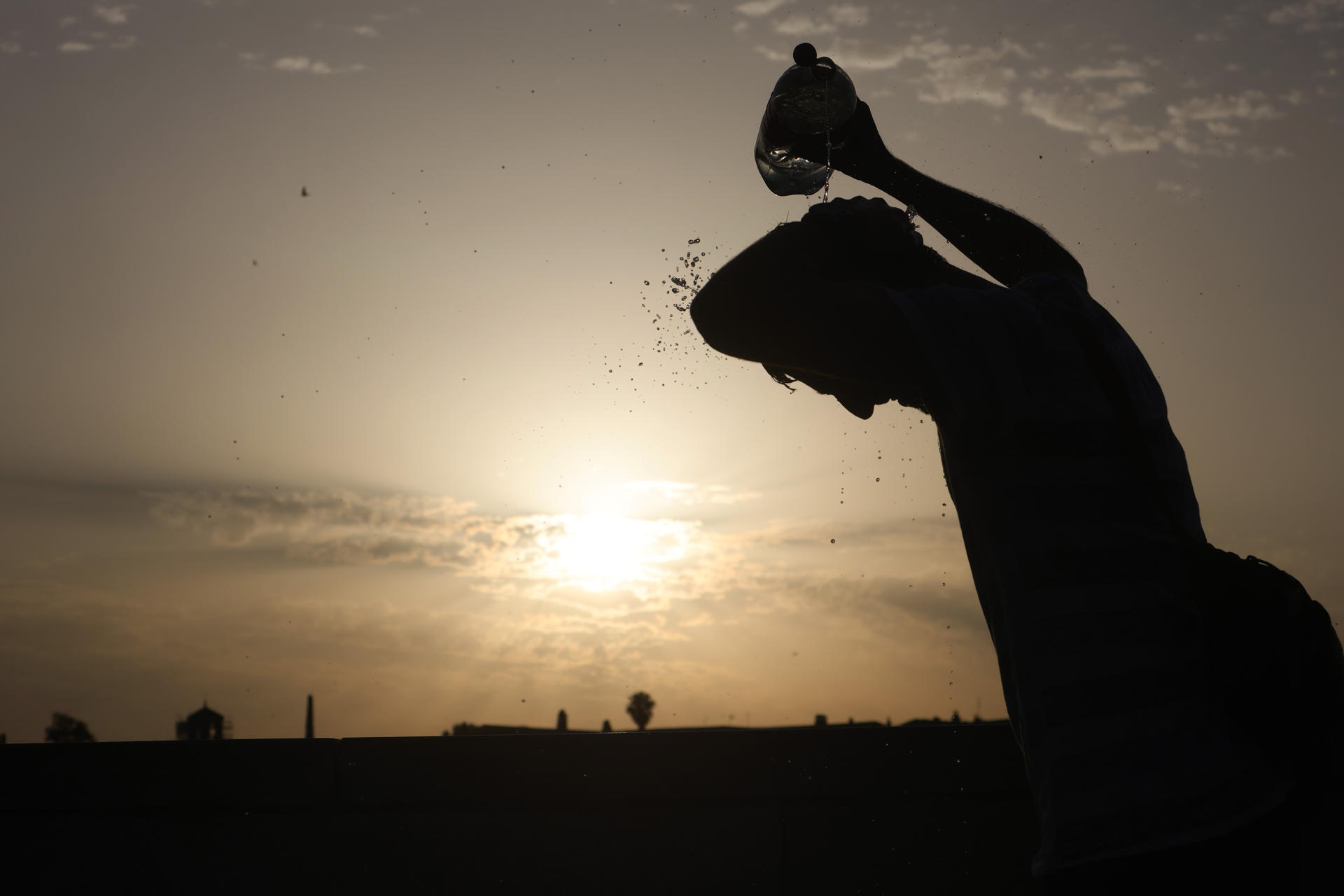 Nunca se habían alcanzado en el mes de junio en España los 46 grados que se registraron ayer en El Granado (Huelva), ha informado la Agencia Estatal de Meteorología (Aemet) este domingo. EFE/Salas