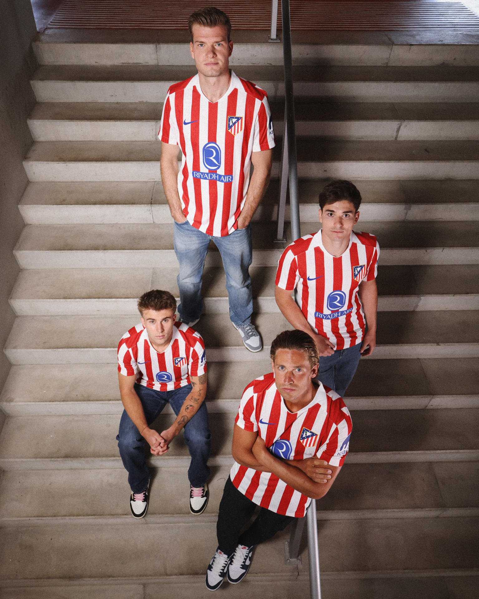 El Atlético de Madrid lanzó su nueva primera equipación para el Mundial de Clubes y la próxima temporada siguiendo el patrón más clásico de su historia, según destacó el club, con un diseño con cinco rayas rojas y cuatro blancas. EFE/Atlético de Madrid *****SOLO USO EDITORIAL/SOLO DISPONIBLE PARA ILUSTRAR LA NOTICIA QUE ACOMPAÑA (CRÉDITO OBLIGATORIO) *****