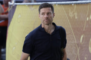 El entrenador del Real Madrid, Xabi Alonso, en el estadio Lincoln Financial Field, donde el Real Madrid se ha impuesto por 3-0 al Salzburgo, en el Mundial de Clubes. EFE/ Andre Coelho