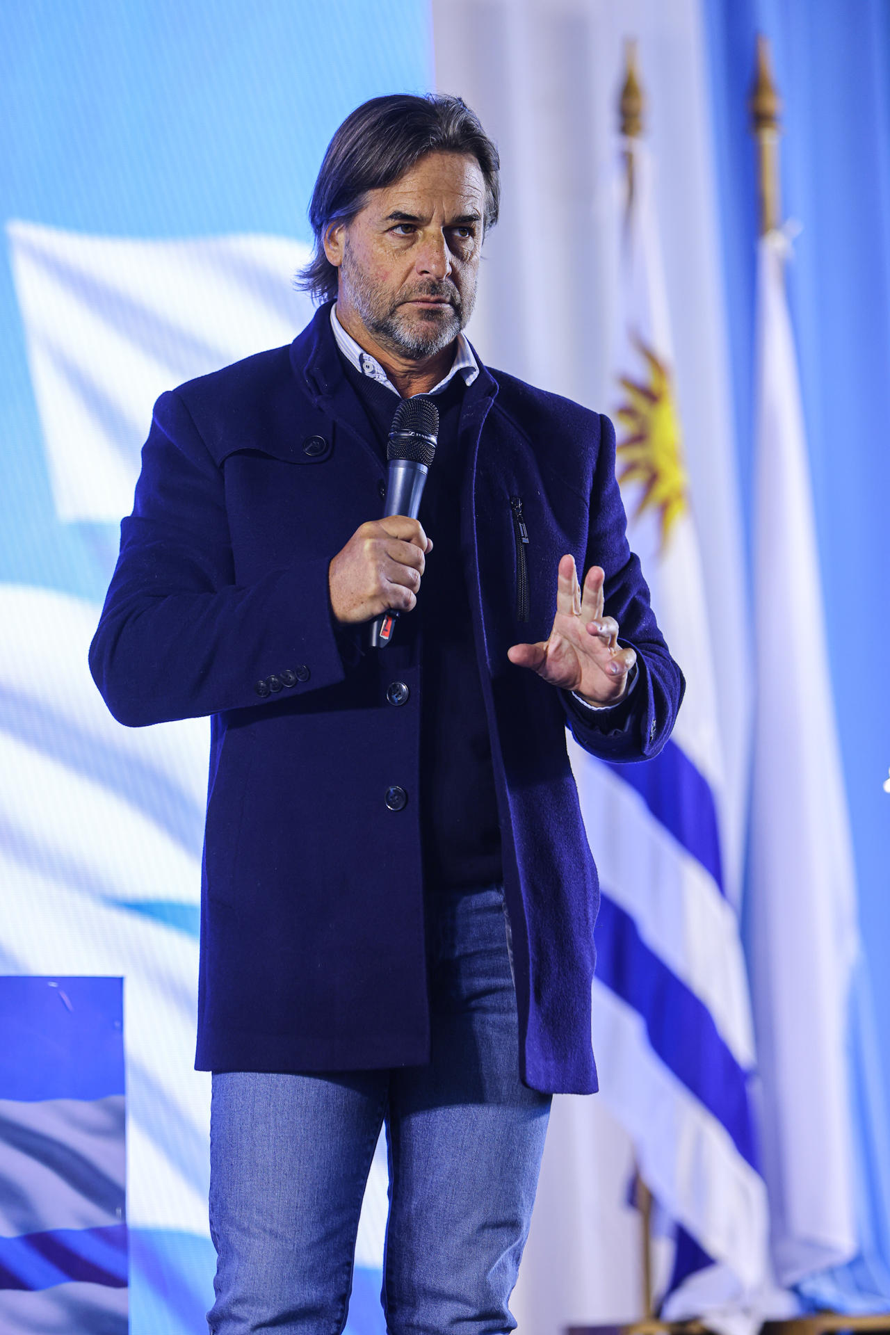 El expresidente de Uruguay Luis Lacalle Pou habla este sábado, durante la Convención del Partido Nacional en Montevideo (Uruguay). Lacalle Pou aseguró que al Partido Nacional le tocó estar en el lugar indicado en el peor momento de la historia moderna de la humanidad, haciendo referencia a la pandemia de la covid-19. EFE/ Gastón Britos