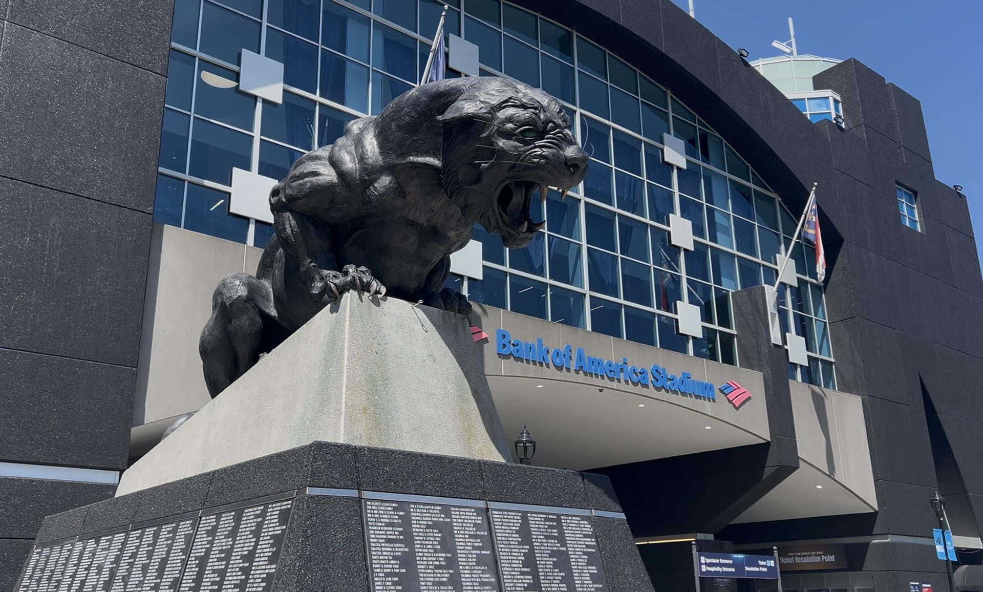 Fachada del Bank of America Stadium, de Charlotte, que este domingo acogerá el partido del Mundial de Clubes entre el Real Madrid y el Pachuca mexicano. EFE/Andrea Montolivo
