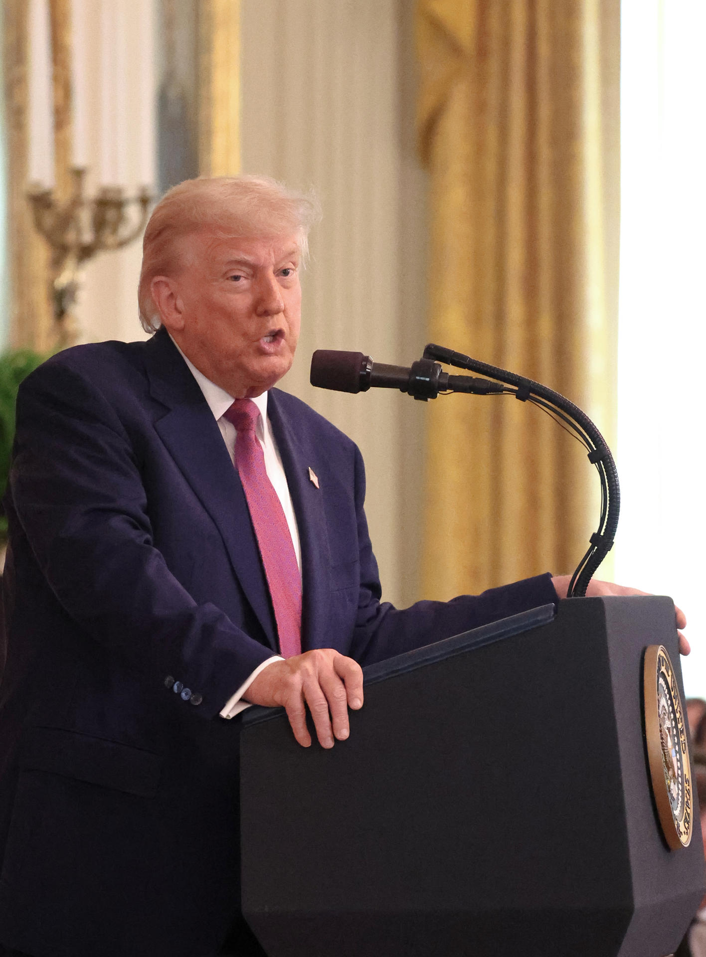 El presidente de Estados Unidos, Donald Trump, habla durante un evento este jueves, en la Casa Blanca en Washington (EE.UU.). EFE/ Octavio Guzmán