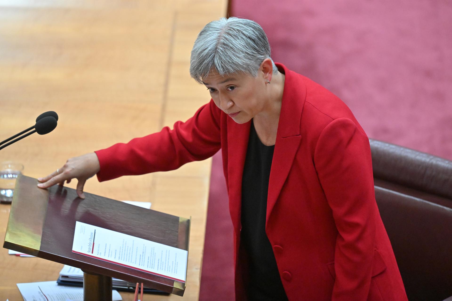 La ministra australiana de Exteriores, Penny Wong, en una imagen de archivo tomada el 25 de marzo de 2025 en el Senado de Australia. EFE/EPA/MICK TSIKAS AUSTRALIA AND NEW ZEALAND OUT