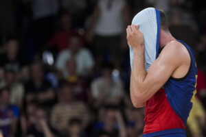 Joel Parra, durante el partido. EFE/ Enric Fontcuberta.