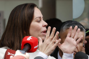 Foto de archivo de la esposa del senador y precandidato presidencial colombiano, Miguel Uribe Turbay. EFE/ Mauricio Dueñas Castañeda