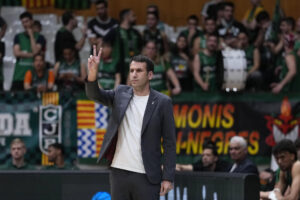 El entrenador del Joventut, Dani Miret, en el pabellón olímpico de Badalona en foto de archivo de Alejandro García