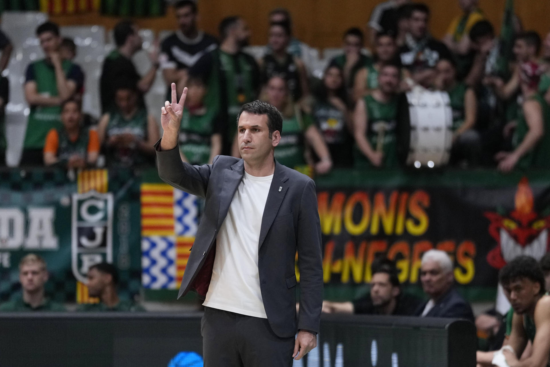 El entrenador del Joventut, Dani Miret, en el pabellón olímpico de Badalona en foto de archivo de Alejandro García