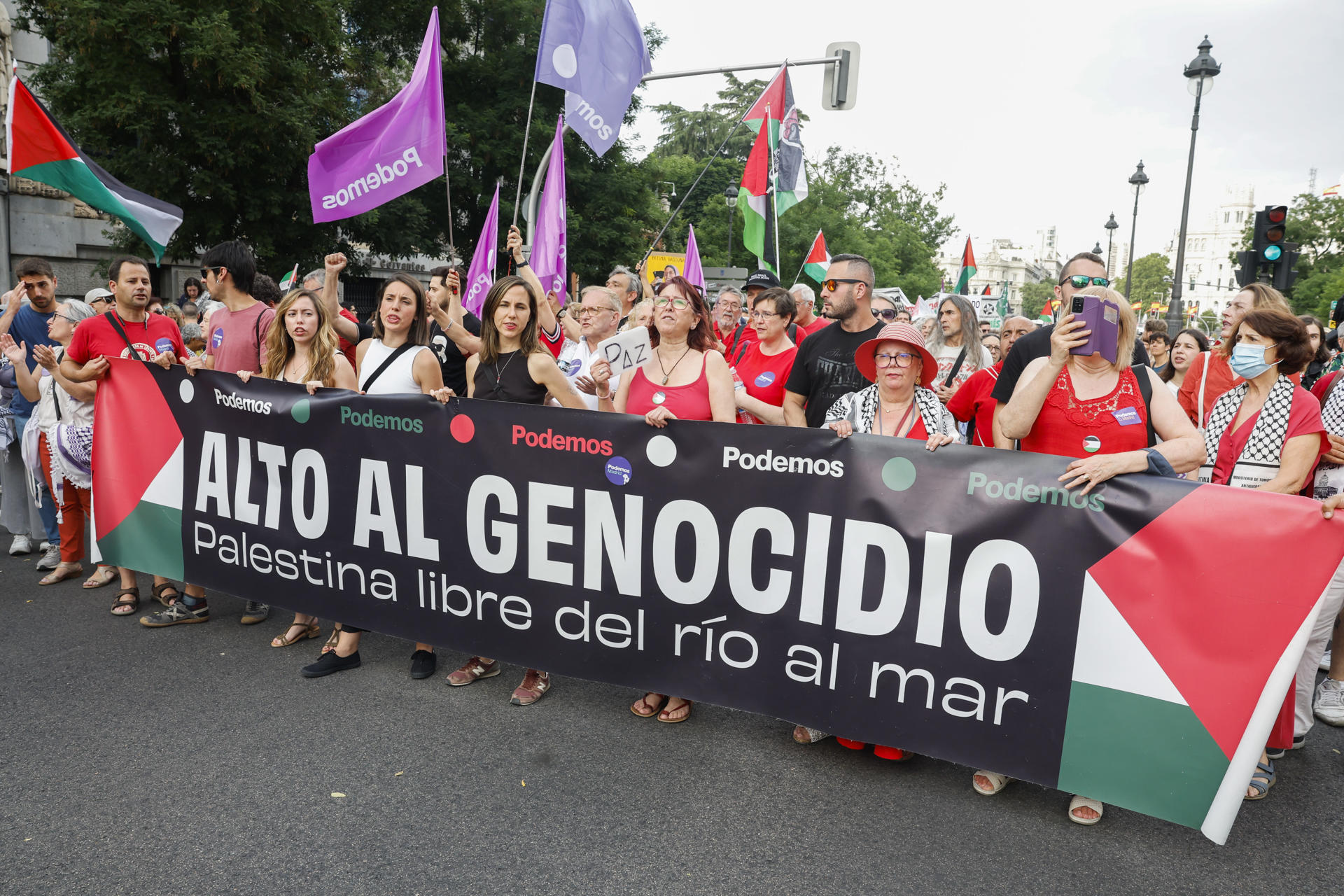 Manifestación a favor del pueblo palestino, encuadrada dentro de los actos de la Conferencia por la Paz y contra el rearme, este viernes en Madrid. EFE/ J.P.Gandul