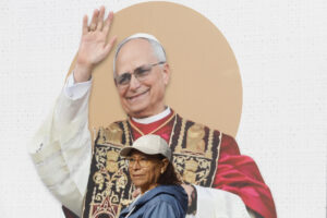 Foto de archivo de una imagen de papa León XIV. EFE/Renato Pajuelo