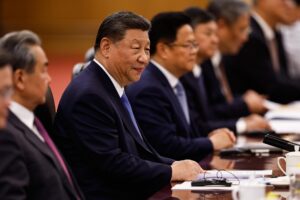 El presidente de China, Xi Jinping (2 por la izquierda) en una mesa de negociación. EFE/EPA/TINGSHU WANG / POOL