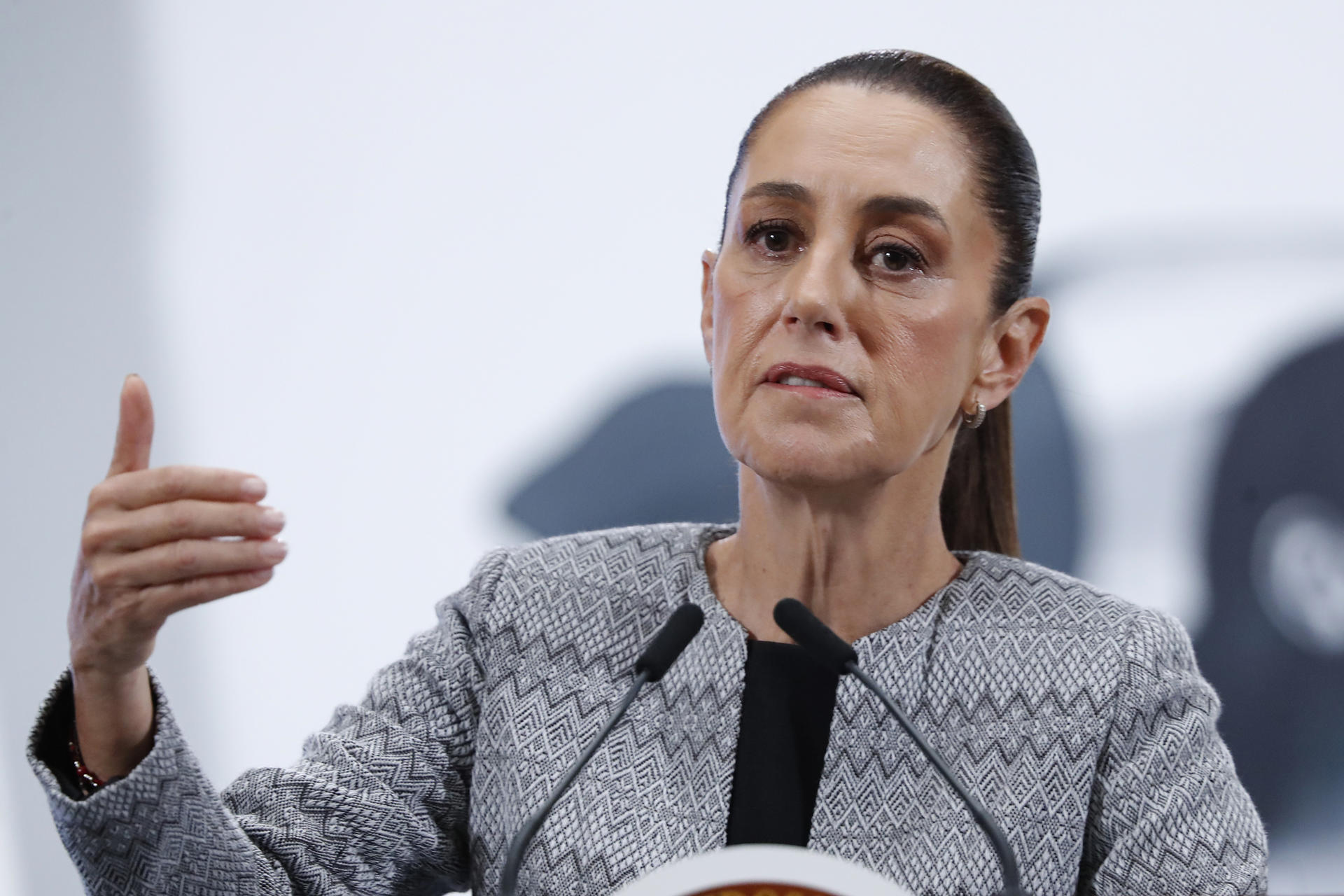 La presidenta de México, Claudia Sheinbaum, participa este jueves durante una rueda de prensa en Palacio Nacional de la Ciudad de México (México). EFE/ Mario Guzmán