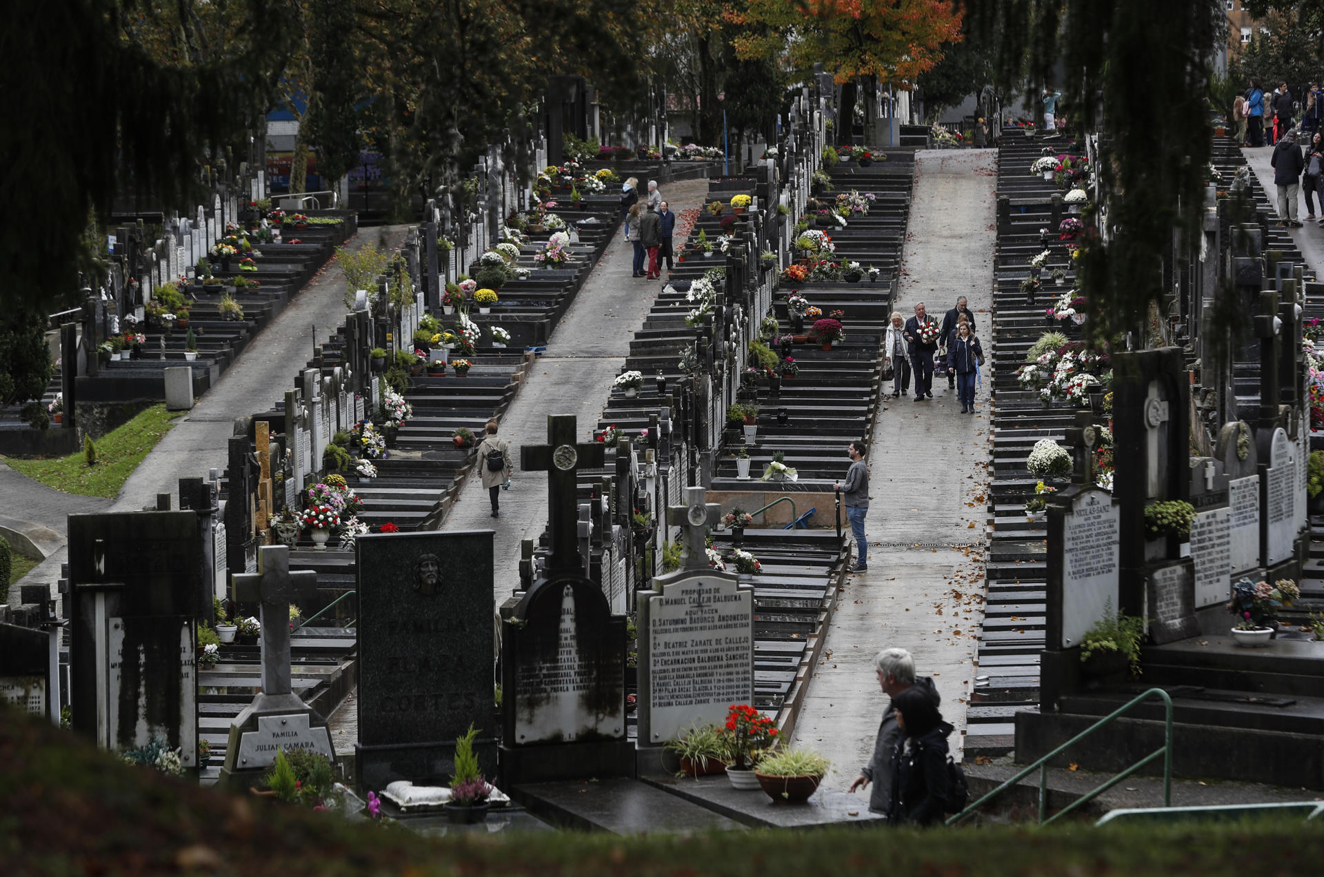 Imagen de archivo de un cementerio. EFE/Juan Herrero.