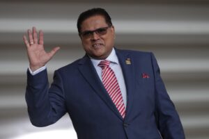 Fotografía de archivo del presidente de Surinam, Chan Santokhi, en Brasilia (Brasil). EFE/André Coelho