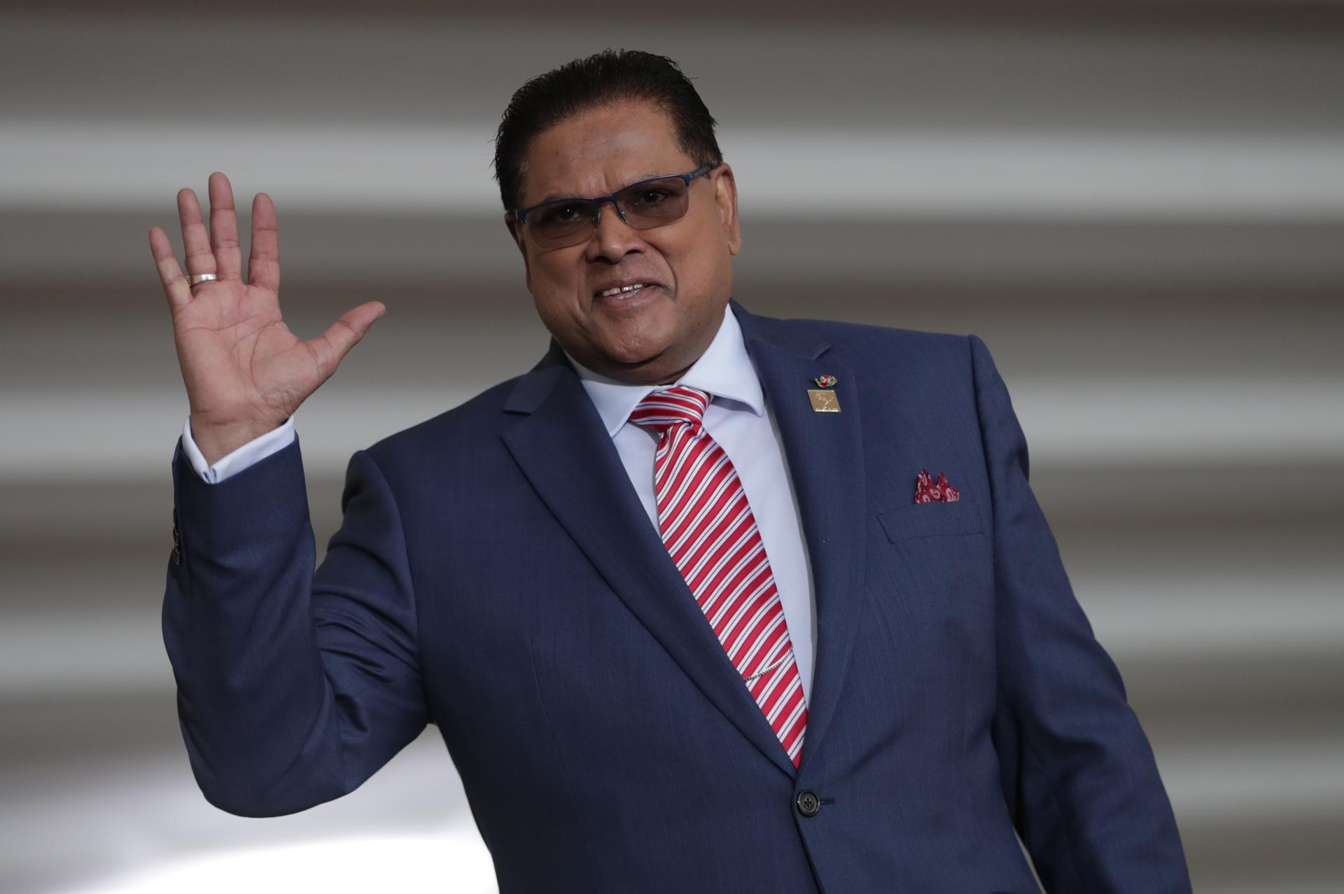 Fotografía de archivo del presidente de Surinam, Chan Santokhi, en Brasilia (Brasil). EFE/André Coelho