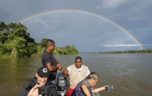 Fotografía del 27 de mayo de 2025 de un recorrido por el río Guapi, en el municipio de Guapi (Colombia). EFE/ Mauricio Dueñas Castañeda