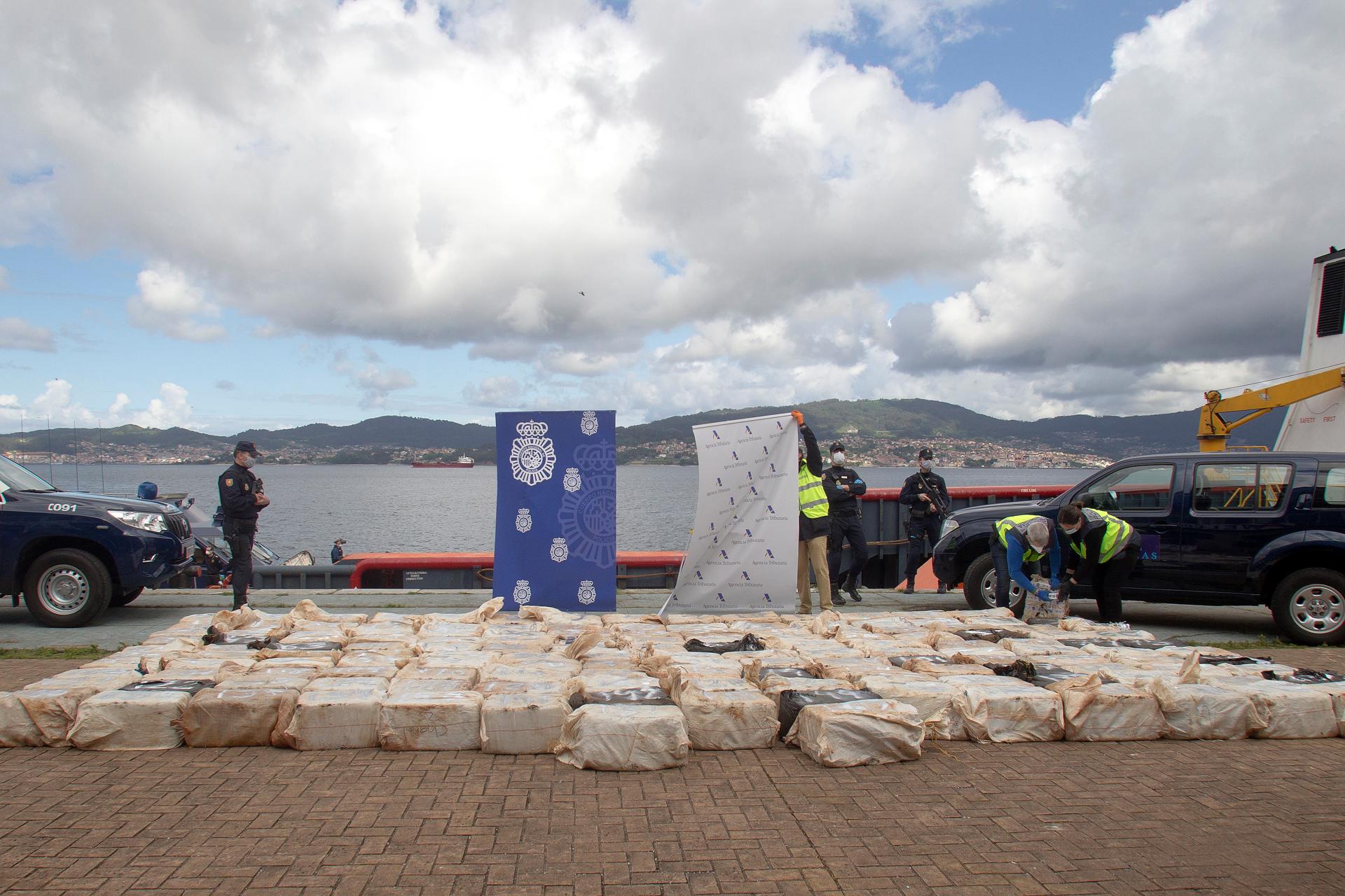 Imagen de archivo de cocaína incautada durante una operación contra el narcotráfico. EFE/Salvador Sas