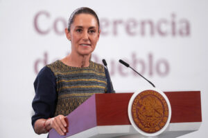 Fotografía cedida por la Presidencia de México de la mandataria mexicana Claudia Sheinbaum, durante una rueda de prensa este martes en Palacio Nacional de Ciudad de México (México). EFE/Presidencia de México/SOLO USO EDITORIAL/NO VENTAS/SOLO DISPONIBLE PARA ILUSTRAR LA NOTICIA QUE ACOMAPAÑA (CRÉDITO OBLIGATORIO)