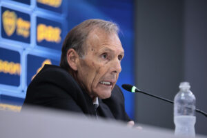 El entrenador de Boca Juniors, Miguel Ángel Russo, habla durante una rueda de prensa. EFE/ Adan González