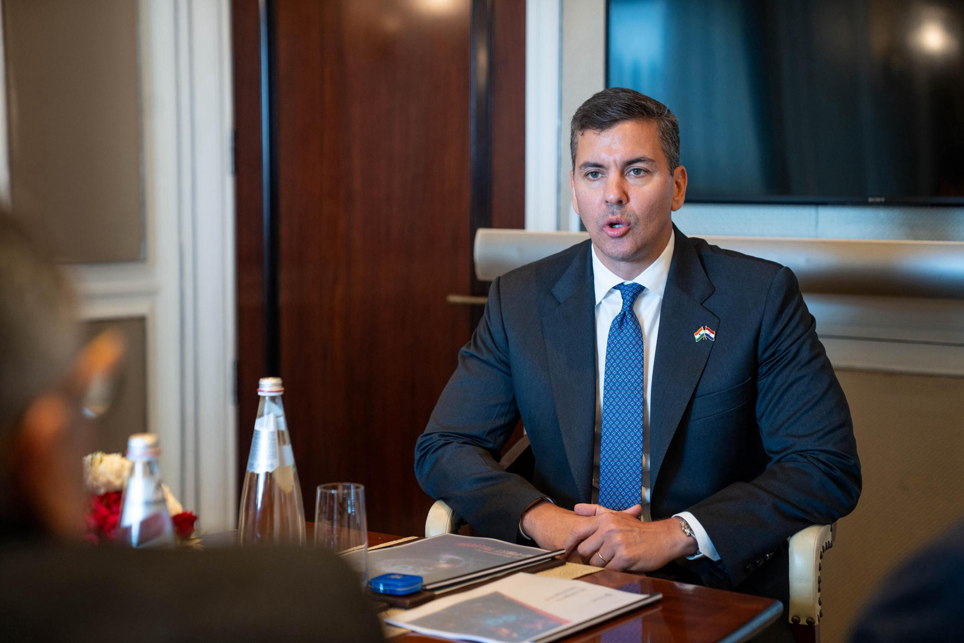 El presidente de Paraguay, Santiago Peña, reunido con líderes de la empresa UPL, en Nueva Deli, el 3 de junio de 2025. EFE/ Presidencia De Paraguay