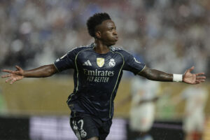 Vinicius Jr. volvió a ser decisivo para el Real Madrid. En el partido de cierre de la fase de grupos del Mundial de Clubes aportó este jueves un gol y una asistencia a la goleada por 0-3 al Salzburgo en el estadio Lincoln Financial Field de  Filadelfia. EFE/ Andre Coelho