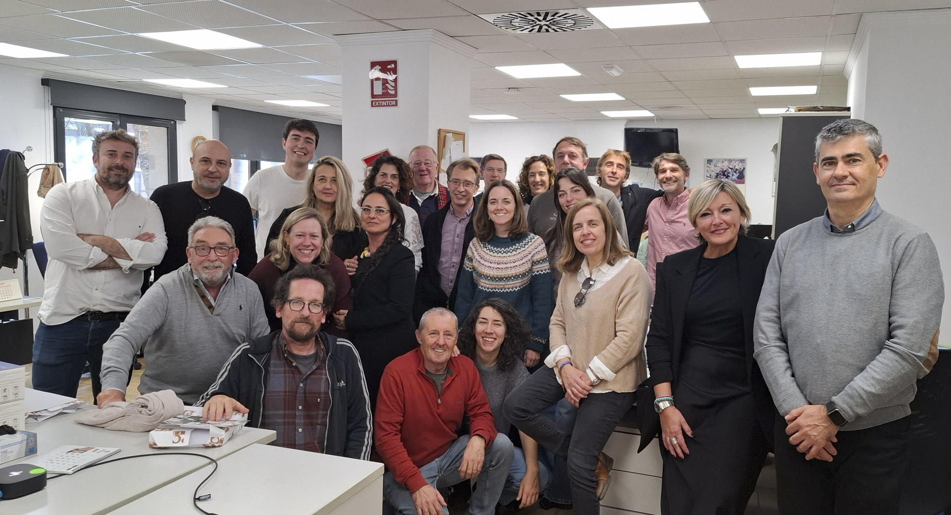 Imagen de archivo ( 20/03/2025) El equipo de la delegación de la Agencia EFE en la Comunitat Valenciana, galardonado con el Premio EFE por la cobertura informativa de la dana. (Fotografía del pasado mes de diciembre de 2024). EFE/Kai Forsterling