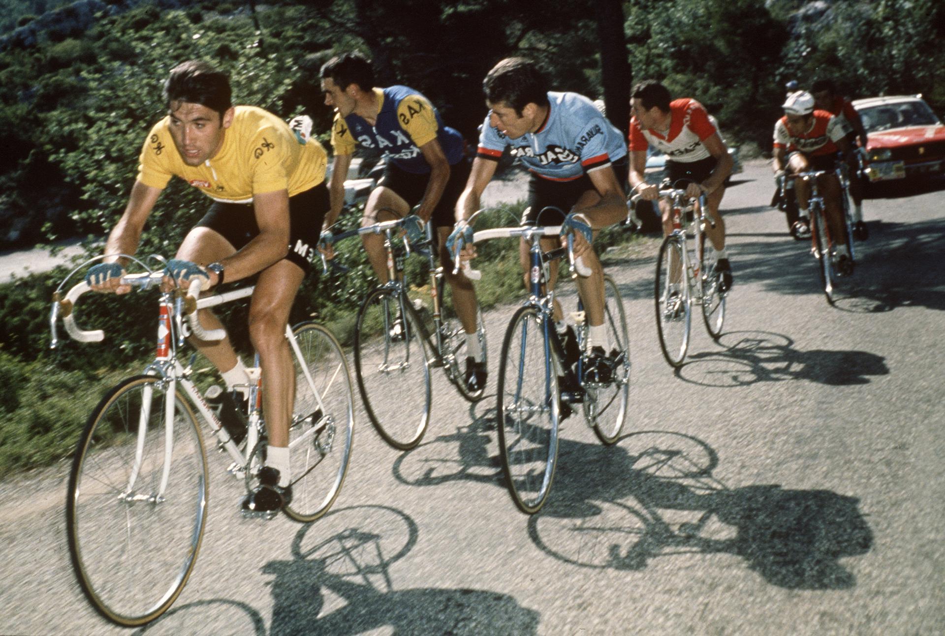 Eddy Merckx (i), durante el Tour de Francia de 1972. EFE / SIPA / AM