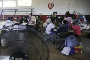 Migrantes en la organización Fe y Alegría, en Ciudad de Panamá (Panamá), en una fotografía de archivo. EFE/ Carlos Lemos