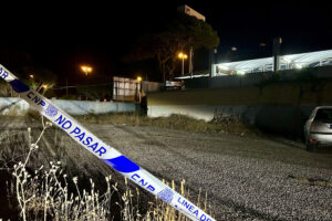 Lugar del hallazgo de la mujer asesinada en Marbella (Málaga), presuntamente a manos de su pareja. EFE/ Esther Gómez