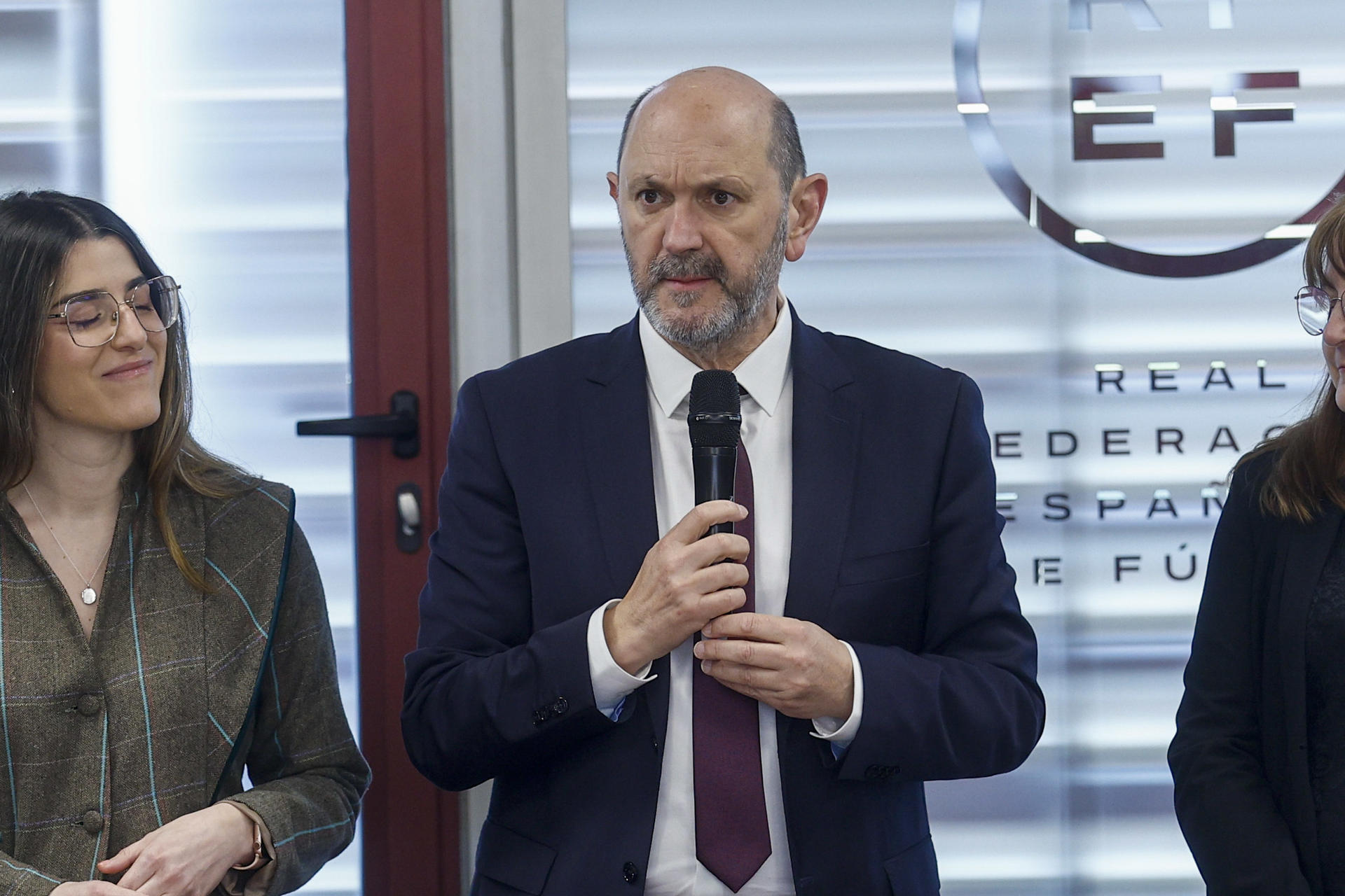 El presidente de la RFEF, Rafael Louzán (c), en foto de archivo de Rodrigo Jiménez. EFE