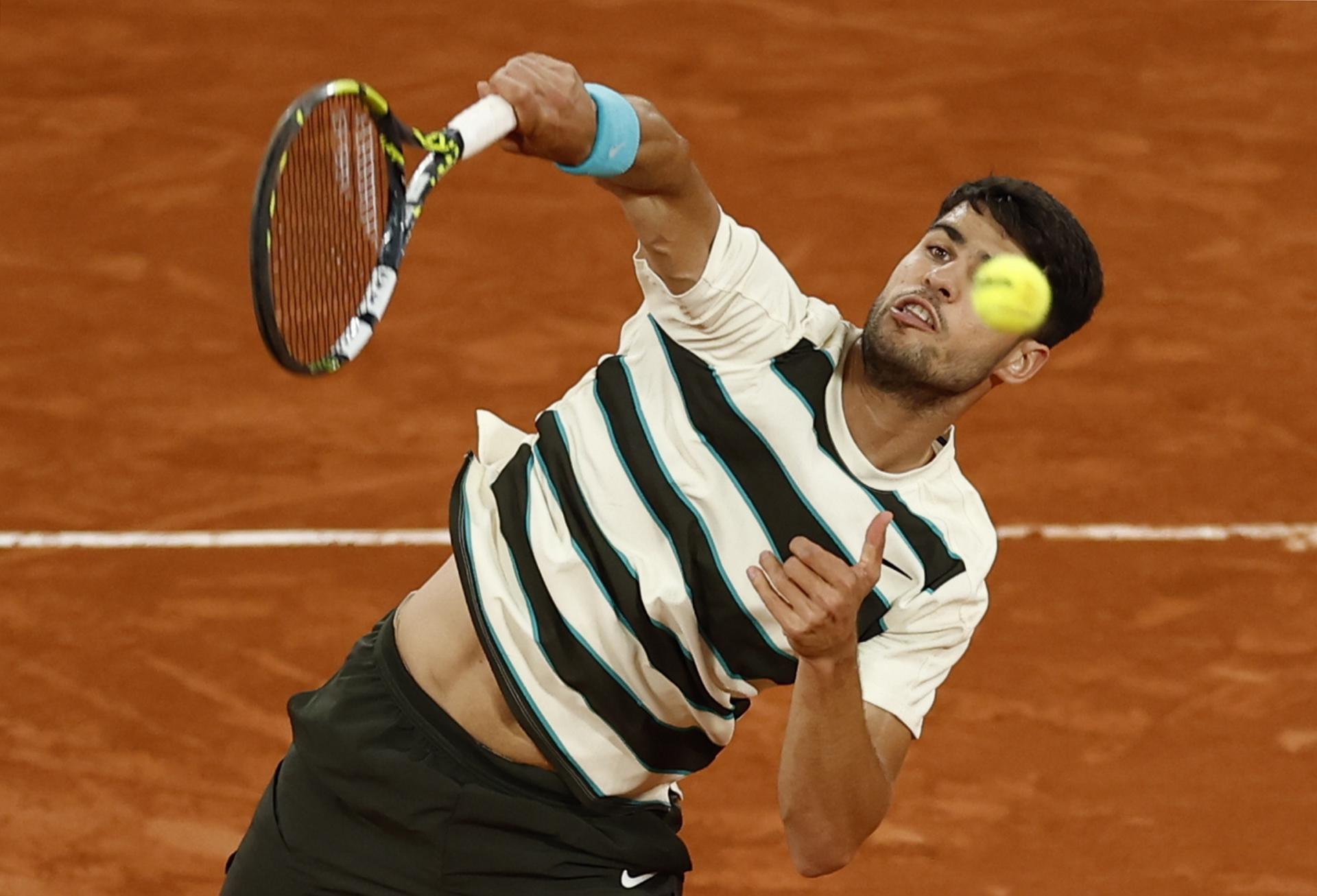 Carlos Alcaraz, en las semifinales ante Musetti. EFE/EPA/YOAN VALAT