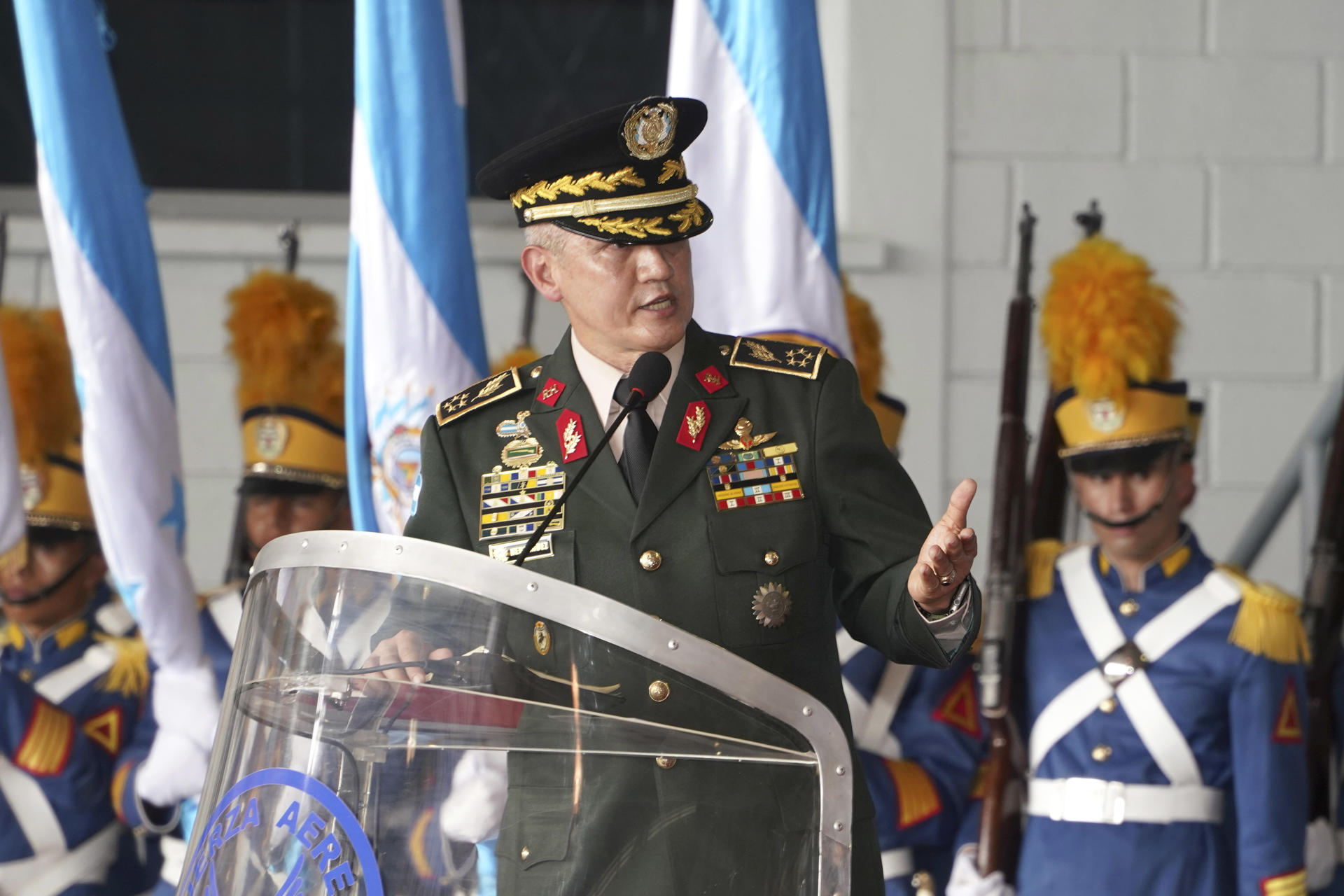 El jefe del Estado Mayor Conjunto de las Fuerzas Armadas de Honduras, general Roosevelt Hernández, habla en un evento este viernes, en Tegucigalpa (Honduras). EFE/STR