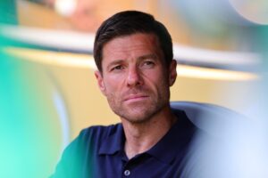 El nuevo entrenador del Real Madrid, Xabi Alonso, debutó este miércoles con un decepcionante empate 1-1 con el Al Hilal en Miami (Florida). EFE/EPA/CRISTOBAL HERRERA-ULASHKEVICH