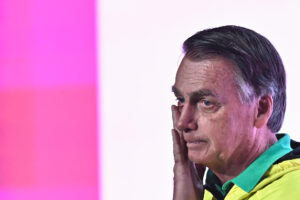 El expresidente de Brasil Jair Bolsonaro (2019-2022) participa en el encuentro nacional de mujeres representantes del Partido Liberal, el 06 de junio de 2025, en el Centro Internacional de Convenciones (CICB) en Brasilia (Brasil). EFE/ Andre Borges