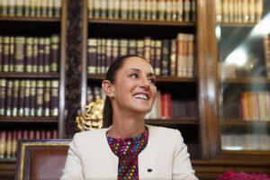 Fotografía cedida este domingo por la presidencia de México, de la mandataria mexicana, Claudia Sheinbaum durante un mensaje en el Palacio Nacional de Ciudad de México (México). La presidenta de México, Claudia Sheinbaum, afirmó este domingo que la "histórica" elección judicial por voto popular fue "un éxito", pese a que el Instituto Nacional Electoral (INE) apuntó que la participación del electorado fue en torno al 13%. EFE/ Presidencia de México / SOLO USO EDITORIAL/NO VENTAS/SOLO DISPONIBLE PARA ILUSTRAR LA NOTICIA QUE ACOMAPAÑA (CRÉDITO OBLIGATORIO)