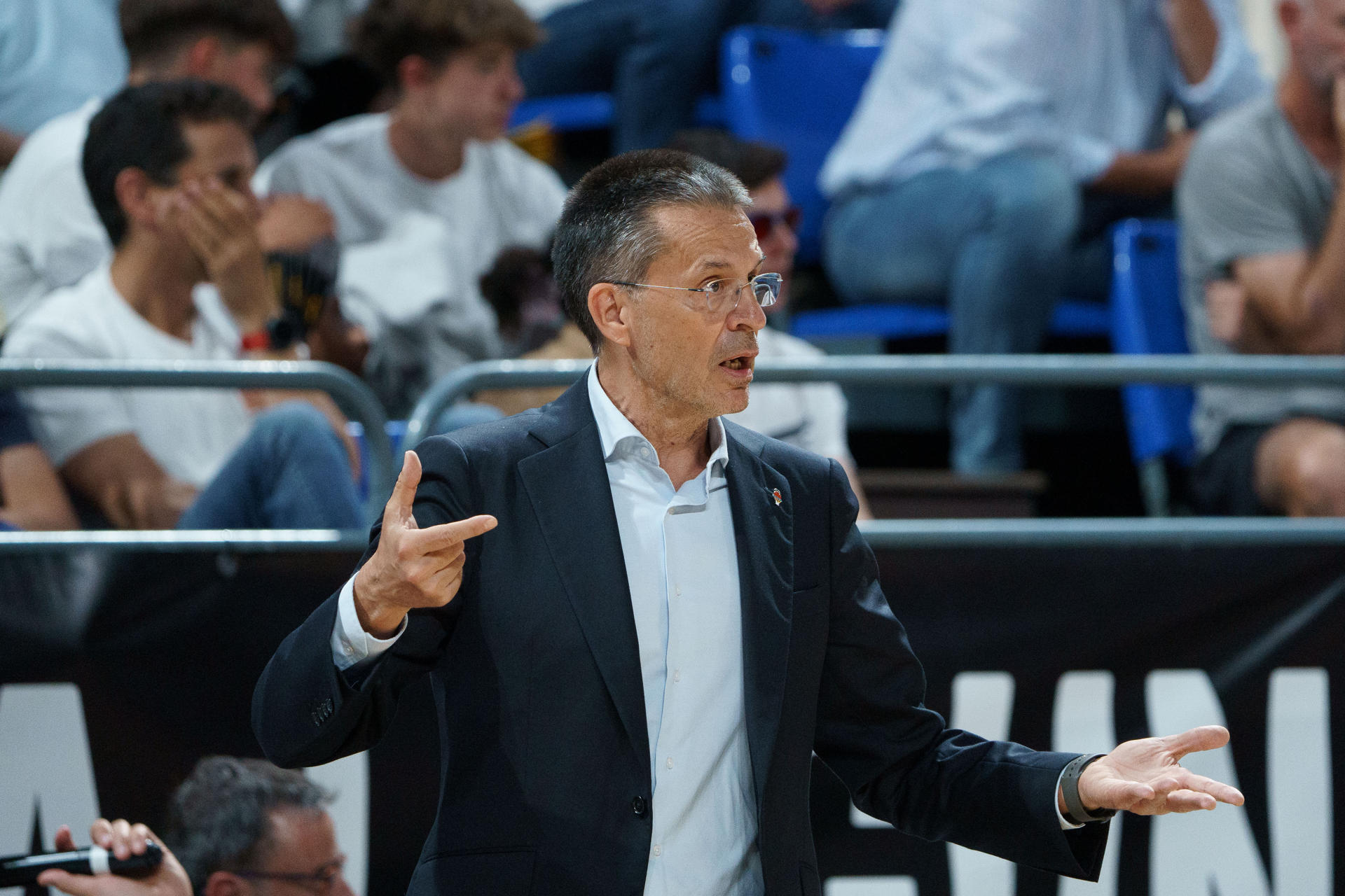 El entrenador del Valencia Basket, Pedro Martínez, durante el tercer partido de las semifinales de la Liga Endesa de baloncesto. EFE/Ramón de la Rocha