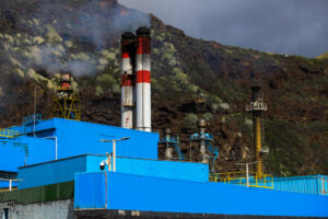 Imagen de archivo de la central eléctrica de Los Guinchos, en La Palma. EFE / Luis G Morera