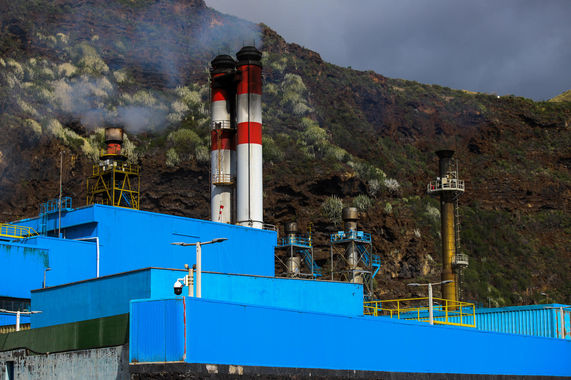 Imagen de archivo de la central eléctrica de Los Guinchos, en La Palma. EFE / Luis G Morera