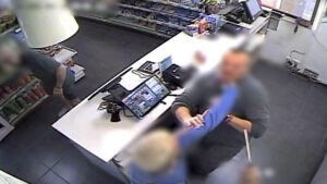 La Guardia Civil y la Policía Nacional han detenido a dos personas como presuntas autoras de varios robos con violencia cometidos en estaciones de servicio de distintas localidades en las provincias de Almería y Granada. EFE/Guardia Civil  *****SOLO USO EDITORIAL/SOLO DISPONIBLE PARA ILUSTRAR LA NOTICIA QUE ACOMPAÑA (CRÉDITO OBLIGATORIO) *****