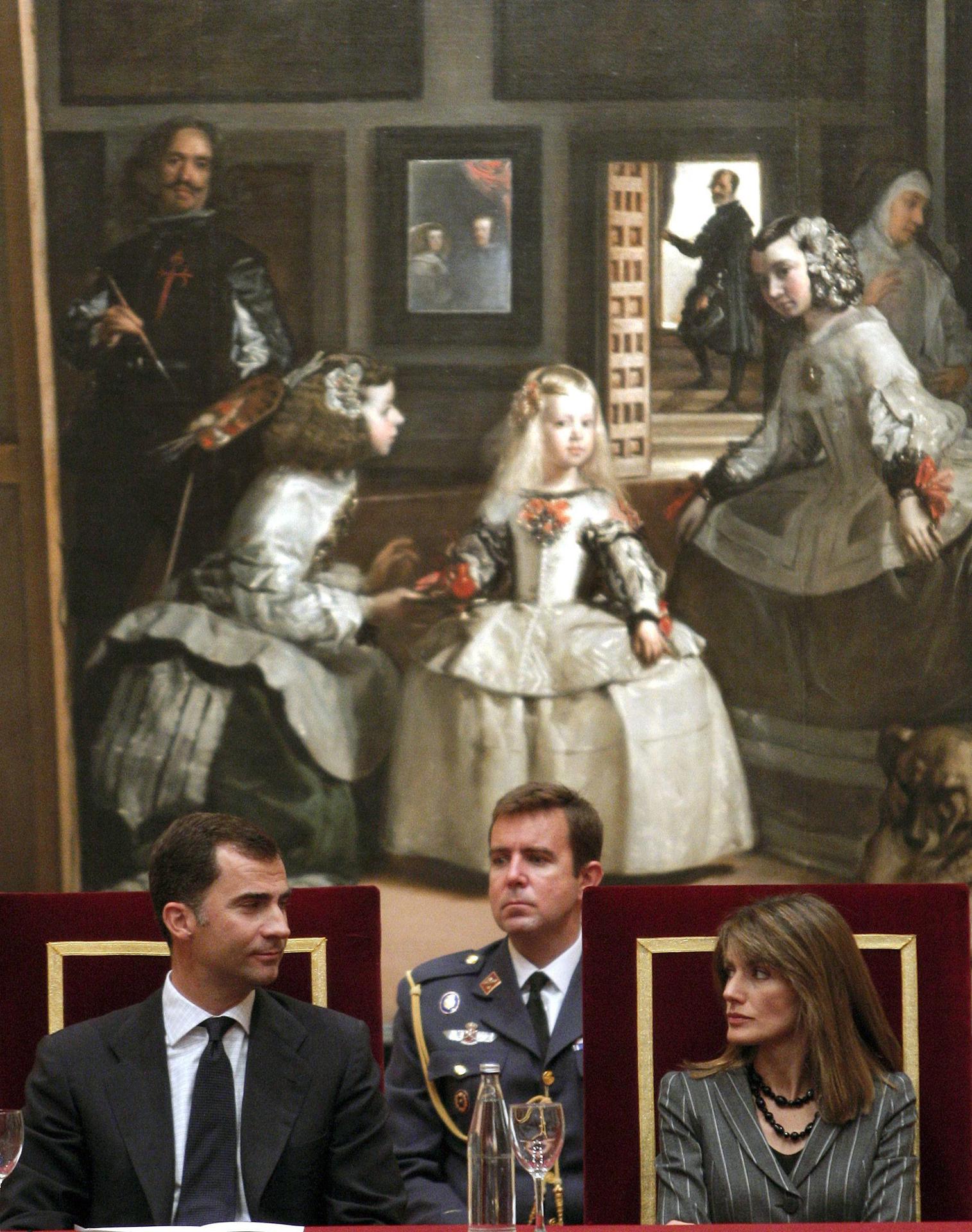 Foto de archivo ( 27/09/07).- Los príncipes de Asturias, ante el cuadro de "Las Meninas" de Velázquez, presiden el homenaje póstumo a Rodrigo Uría, que fue presidente del Real Patronato del Museo del Prado. EFE/Ballesteros