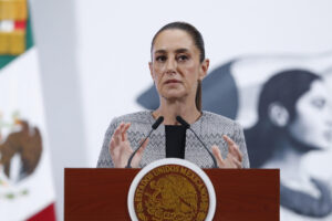 La presidenta de México, Claudia Sheinbaum, participa este jueves durante una rueda de prensa en Palacio Nacional de la Ciudad de México (México). EFE/ Mario Guzmán