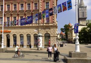 Imagen de archivo de ciudadanos paseando por Zagreb (Croacia). /Archivo. EFE/EPA/ANTONIO BAT