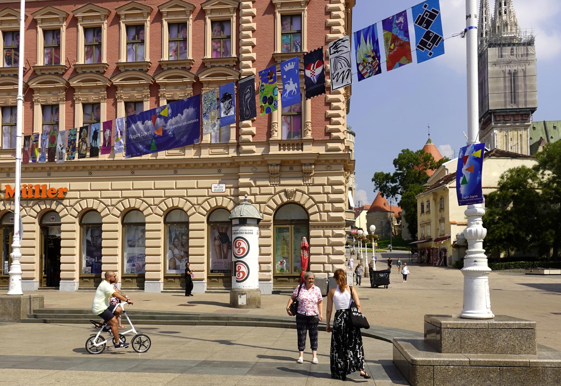 Imagen de archivo de ciudadanos paseando por Zagreb (Croacia). /Archivo. EFE/EPA/ANTONIO BAT