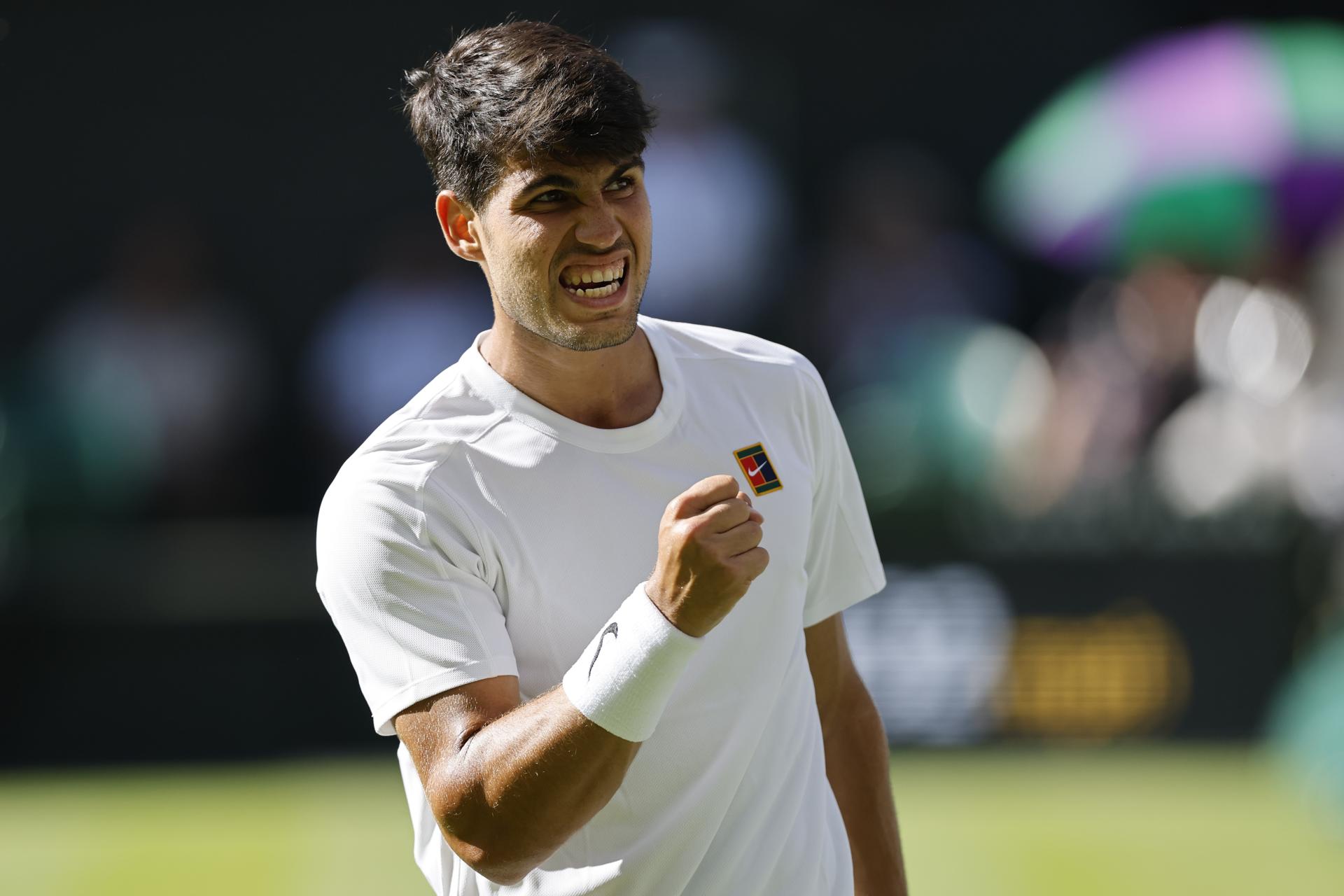 El español Carlos Alcaraz, defensor del título, en su debut debutó en Wimbledon, EFE/EPA/TOLGA AKMEN