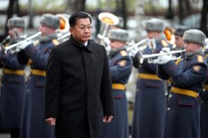 Fotografía de archivo, tomada el 04/03/2025, que muestra al líder de la junta militar que detenta el poder en Birmania (Myanmar) desde el golpe de febrero de 2021, Min Aung Hlaing, en Moscú, Rusia. EFE/EPA/ALEXANDER ZEMLIANICHENKO/POOL