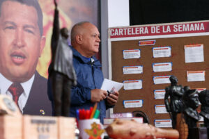 Fotografía cedida por prensa del Ministerio de Interior, Justicia y Paz donde se observa al ministro de esa cartera, Diosdado Cabello, hablando en su programa de televisión ´Con el mazo dando´, el 11 de junio de 2025, en Caracas (Venezuela). EFE/ Ministerio de Interior Justicia y Paz.