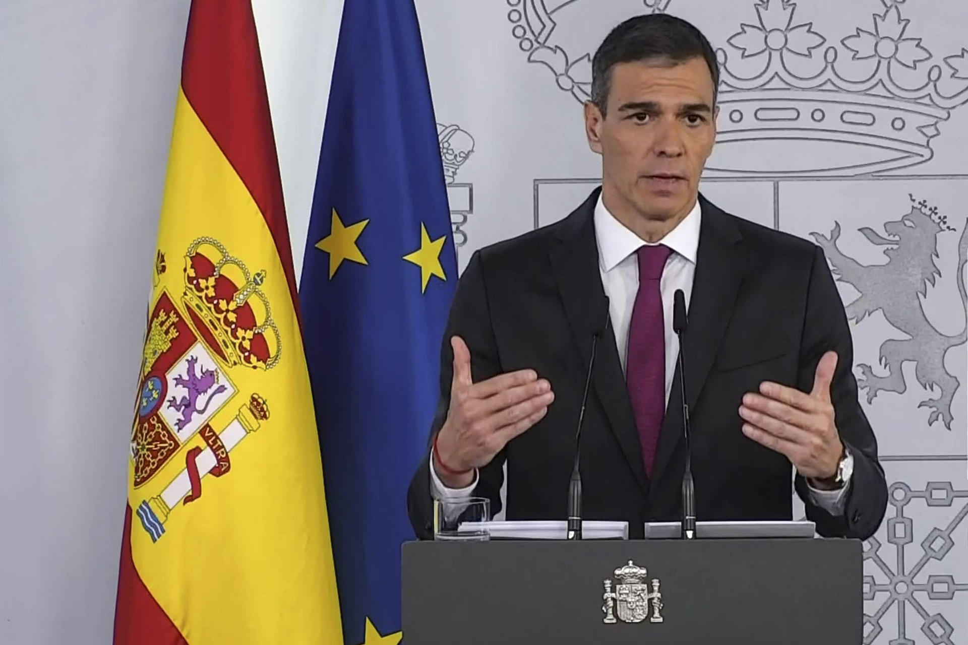 Captura de video de la declaración institucional del presidente del Gobierno, Pedro Sánchez, este domingo en el Complejo de La Moncloa, en la que ha dicho que el acuerdo al que ha llegado con la OTAN para no gastar un 5 % del PIB en defensa permite a España cumplir los compromisos con la Alianza sin necesidad de incrementar su inversión en ese ámbito. EFE/Moncloa -SOLO USO EDITORIAL/SOLO DISPONIBLE PARA ILUSTRAR LA NOTICIA QUE ACOMPAÑA (CRÉDITO OBLIGATORIO)-
