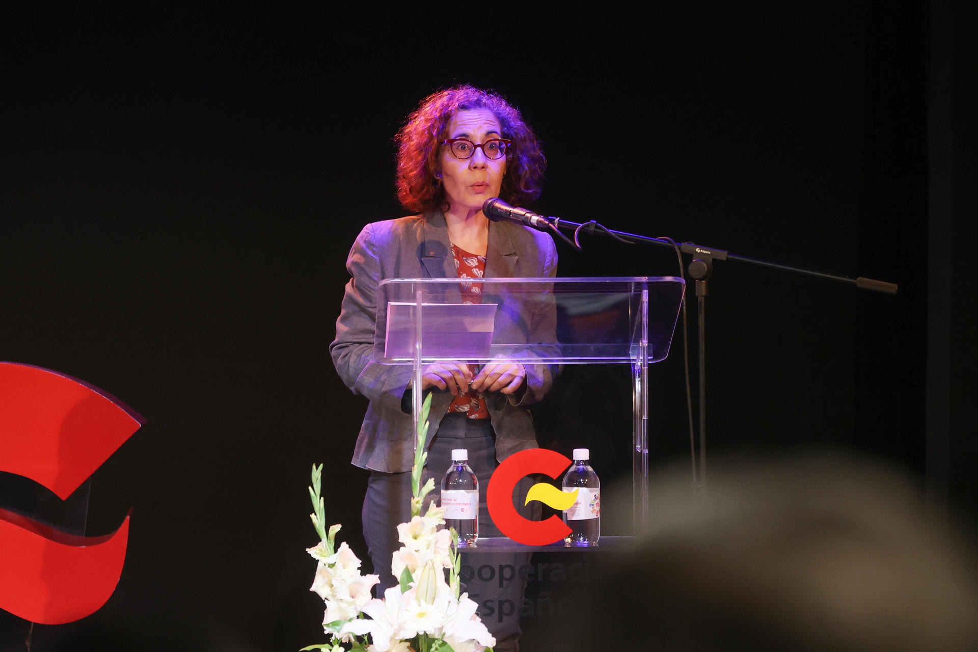 La embajadora de España en Guatemala, Clara Girbau Ronda, habla durante la inauguración de la Feria del Libro de Guatemala (Filgua) este lunes, en Ciudad de Guatemala (Guatemala). EFE/ Mariano Macz