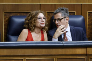 MADRID, 19/06/2025.- La vicepresidenta primera y ministra de Hacienda, María José Montero, y el ministro de Justicia, Presidencia y Relaciones con las Cortes, Félix Bolaños, durante el pleno que este jueves se celebra en el Congreso. EFE/ Mariscal